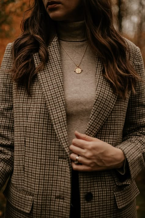 Check Brown Blazer Outfit, Womens Houndstooth Blazer Outfit, Dogstooth Blazer Outfit, How To Style Houndstooth Blazer, Checked Wool Blazer Outfit, Womens Brown Blazer Outfit, Blazer Outfits Autumn, Hounds Tooth Outfit, Beige Plaid Blazer Outfit