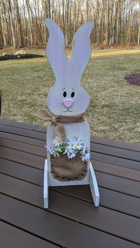 Cute Porch, Easter Wood Projects, Bunny Rabbit Crafts, Easter Decoration Ideas, Easter Porch Decor, Easter Classroom, Easter Wood Crafts, Rabbit Crafts, Woodworking Shop Projects