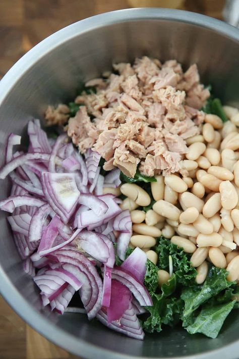 White Bean Kale Salad, Bean Kale Salad, White Bean Kale, Salad Avocado, Salad With Avocado, Healthy Food List, Paleo Dinner, Fun Easy Recipes, White Bean