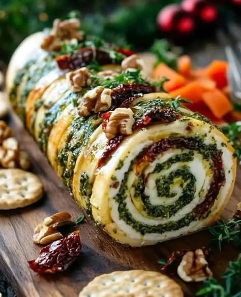 Cream Cheese Log, Christmas Desert, Super Easy Appetizers, Christmas Diner, Italian Side Dishes, Xmas Goodies, Nigella Lawson Recipes, Desert Food, Holiday Cheese