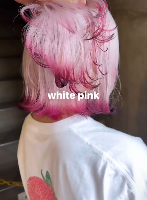 Pink And White Hair Aesthetic, Pink And White Hair Color, Fox Hair Color Tips, Blonde And Pink Short Hair, White Hair With Pink Tips, White Hair Pink Tips, Fox Tips Hair Dye, Tips Of Hair Dyed, Fox Tail Hair Color