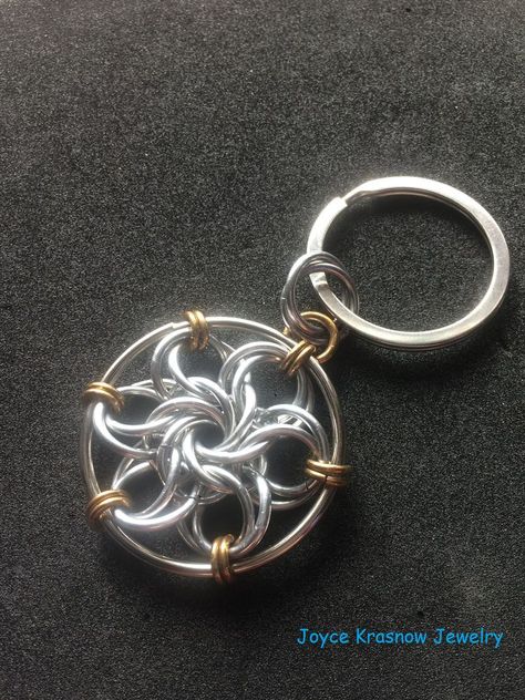 Rose Keychain, Chainmail Jewelry, Handmade Keychain, Chain Mail, New Hobbies, Rose Design, Beaded Chain, Key Chain, Heart Ring