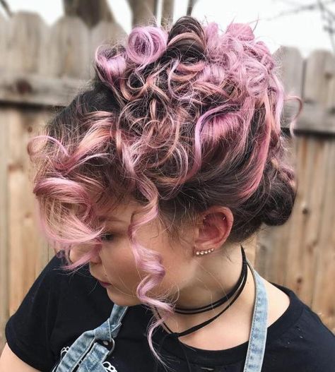 Pastel Pink Curly Updo Curly Hair With Pink Tips, Pink Dyed Curly Hair, Short Pink Curly Hair, Silver Pink Hair, Curly Pink Hair, Pink Curls, Dyed Curly Hair, Haircut Inspo, Haircut Styles For Women