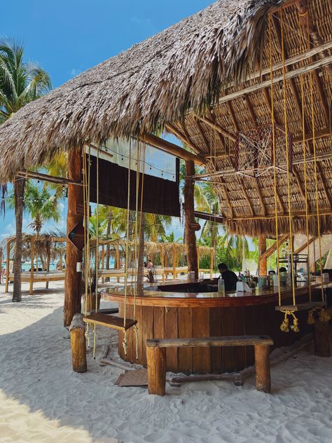 Cute bar with swing-sets at Playa del Norte in Isla Mujeres, Mexico 🤍 Tiki Bar Restaurant Ideas, Island Restaurant Design, Beach Bar Ideas, Beach Cafe Design, Beach Bar Design Ideas, Beach Restaurant Design, Outdoor Restaurant Patio, Sunset Restaurant, Inflatable Island