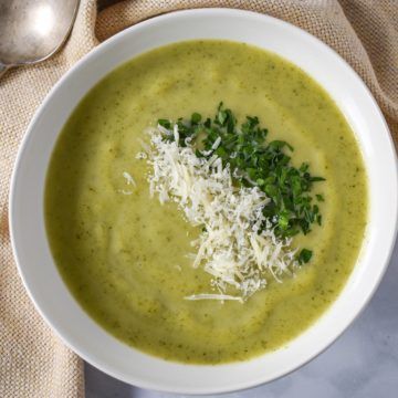 Easy Zucchini Soup, Creamy Zucchini Soup, Zucchini Soup Recipes, Creamy Zucchini, Tiny Pasta, Spring Soups, Tuscan Soup, Fresh Zucchini, Zucchini Soup