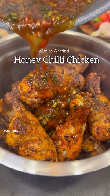 Honey Chili Chicken, Honey Chilli Chicken, Chili Chicken Recipe, Chicken Starter Recipes, Sticky Sauce, Great Chicken Recipes, Spicy Chicken Recipes, Dry Herbs, Chili Chicken