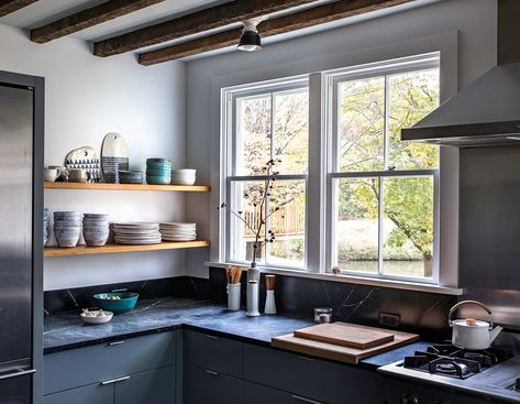 Soapstone Counters: Are They Worth It? - Remodelista Soapstone Countertops Kitchen, Barn Bar, Soapstone Kitchen, Soapstone Counters, Colonial Kitchen, Soapstone Countertops, Pine Kitchen, Farmhouse Kitchen Remodel, Diy Marble