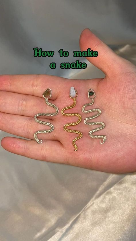 Diy Snake Jewelry, Snake Ring Diy, Snake Ring Tutorial, Wire Wrapped Snake, How To Make A Snake Ring Out Of Wire, Snakw Made Of Wire, Wire Bead Jewelry, Wire Snake, Wire Snake Earrings