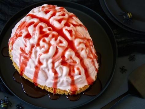 Get No-Bake Strawberry Cheesecake Brain Recipe from Food Network Scary Desserts, Brain Mold, No Bake Strawberry Cheesecake, Postres Halloween, Baked Strawberries, Bake Cheesecake, Halloween Party Ideas, No Bake Cheesecake, Brain Food