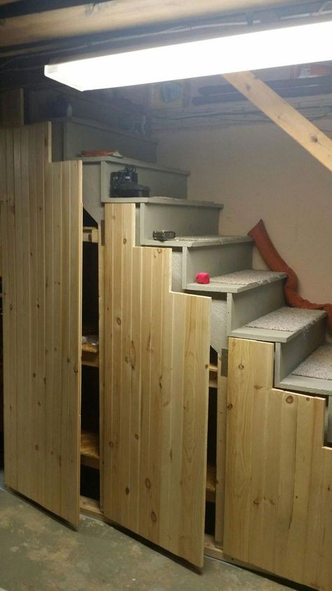 If you have a basement that you’re using for storage or as an utility room you can easily use space under the stairs. You simply need to put some nice shelving units there and you’re done. Here are some examples showing you what shelving units would fit well there for other ideas check out our other posts. تحت الدرج, Basement Remodel Diy, Basement Laundry Room, Basement Laundry, Staircase Ideas, Diy Basement, Basement Storage, Basement Apartment, Basement Stairs