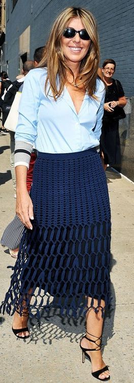 Nina Garcia Nina Garcia Outfits, Nina Garcia Style, Casual Chique Stijl, Nina Garcia, Skirt Inspiration, Outfit Combos, Statement Skirt, Casual Chique, Navy Skirt