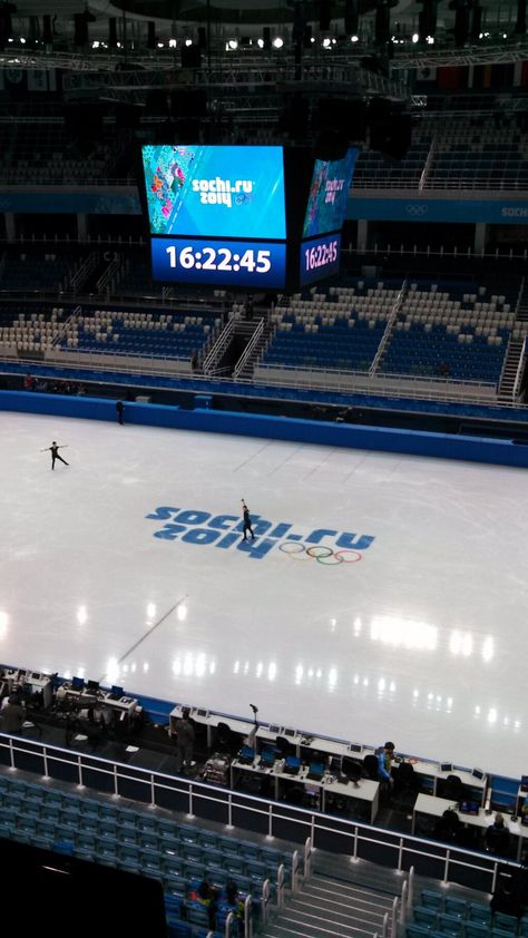 Twitter / Sochi2014: Bird’s eye view inside the Iceberg Skating Palace: men skaters doing program run-throughs during practice. #Sochi2014 Olympics Ice Skating, Ice Skating Olympics, Ice Skating Beginner, Olympic Ice Skating, Figure Skating Olympics, Fantasy Art Couples, Figure Ice Skates, Skating Aesthetic, Ice Skating Rink