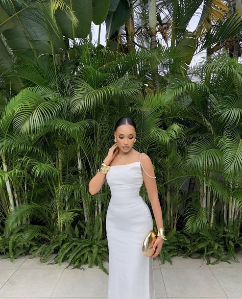 Modest Birthday Outfit, Dinner Dress Evening, All White Party Outfits, Baddie Dresses, White Solid Color, December Outfits, Dress Outfits Party, Prom Dress Evening, Dinner Dress Classy