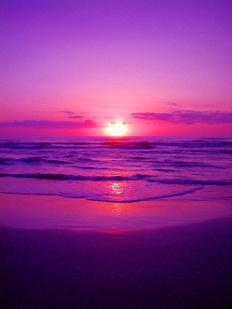 Purple Sunrise (by Richie Tatum) Blush Wedding Flowers, Purple Sunset, Spring Wedding Flowers, Purple Love, Ocean Sunset, All Things Purple, Beautiful Sunrise, Cool Backgrounds, Purple Wallpaper