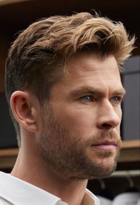 Chris Hemsworth Hair, Classic Mens Haircut, Older Men Haircuts, Young Men Haircuts, Mens Haircuts Medium, Receding Hair Styles, Mens Haircuts Short Hair, Mens Hairstyles Medium, Men Haircut Styles