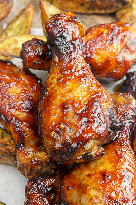 These Sticky Chicken Drumsticks are coated with a rich and dark glaze perfect and are from the oven but work equally well on a BBQ! Sticky Drumsticks, Sticky Chicken Drumsticks, Sticky Chicken Recipe, Chicken Drumsticks Recipe, Chicken Drums, Drumsticks Recipe, Chicken Breast Crockpot Recipes, Crockpot Chicken Breast, Chicken Leg Recipes