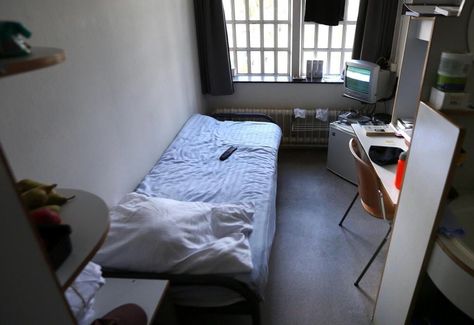 Dutch prisons are giving inmates keys to their cells Luxury Prison, Evin Prison, San Quentin State Prison, Prison Life, San Quentin, Prison Guard, Prison Cell, Public Records, Places Around The World