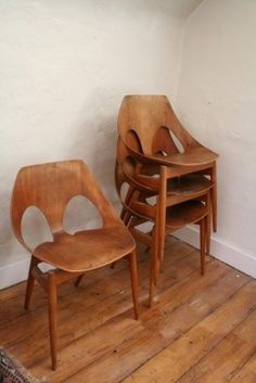 wooden stacking chairs Love Chair, Wooden Chairs, Mid Century Furniture, Interior Furniture, Design Furniture, Cool Furniture, Chair Design, Home Interior, Table Design