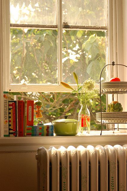 Love the wide windowsill Deep Window Sill, Window Inspiration, Window Sill Decor, Country Bumpkin, Kitchen Windowsill, Looking Out The Window, Window View, Cottage Living, Open Window