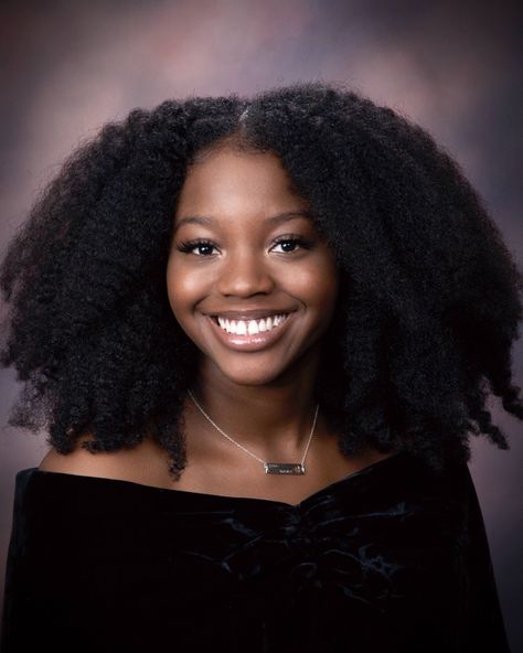 Graduation Pictures Natural Hair, Senior Picture Natural Hairstyles, Hairstyles For Senior Pictures Black, Senior Picture Hair Ideas Hairstyles, Senior Yearbook Pictures Hairstyles, Graduation Pictures Hairstyles, Senior Picture Hairstyles Black Women, Senior Portraits Girl Black, Senior Pictures Hairstyles Black Women