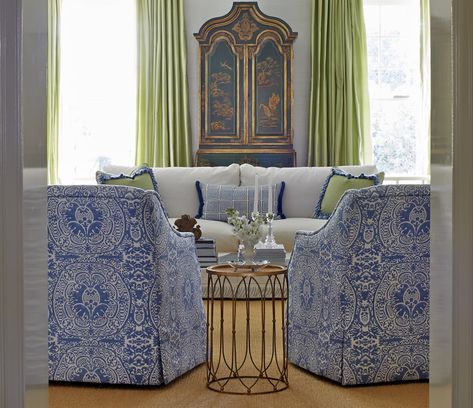 Veneto chairs by by Kelley Proxmire Quadrille Wallpaper, Shabby Chic Table And Chairs, Sitting Rooms, Blue White Decor, Ikea Chair, Living Room Color Schemes, Living Room And Dining Room, Happy House, White Rooms