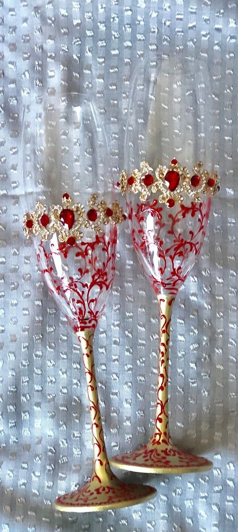 This beautiful red and gold hand painted wedding accessory set includes all you need to celebrate in style your newlywed status. Embellished with jewel-like beads, the set includes toasting flutes, cake server set, and unity candle ceremony set and is also available by individual pieces. Personalized with your names and the date of your wedding this set makes for a cherished heirloom of your special day. Candle Beauty And The Beast, Red Gold Cake, Red And Gold Wedding Theme, Wedding Cake Stand Gold, Red And Gold Quince, Red And Gold Wedding, Gold Quinceanera, Gold Champagne Flutes, Red Gold Wedding