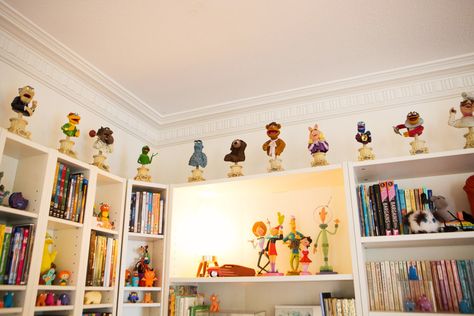 How To Display Figurines, Collectibles Display, Disney Collection Display, Stylish Apartment Decor, Disney Animators Collection Dolls, Figurine Display, Disney Animators Collection, Library Inspiration, Disney Rooms