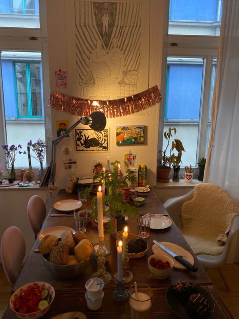 Small Space Birthday Party Ideas, Uni Dinner Ideas, Apartment Hosting, Uni Flat, Girl Apartment, Christmas Dinner Party, Party Aesthetic, Snacks Saludables, Thanksgiving Party