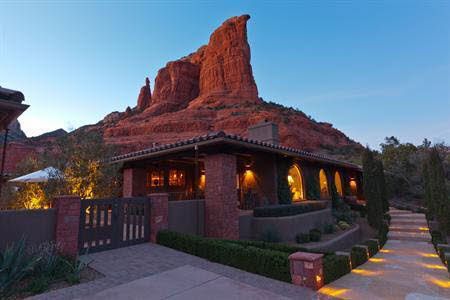 Find this home on Realtor.com Sedona Home, Southwestern Homes, Art Retreat, Arizona Backyard, Visit Sedona, Real Estate Luxury, Arizona House, Lovely Places, Sedona Az