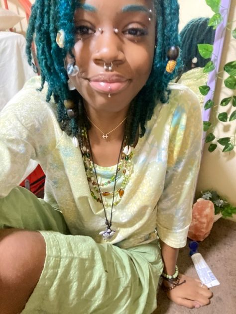 Outfits With Green Hair, Dark Blue Locs Black Women, Dyed Locs Dark Skin, Blue And Green Locs, Turquoise Hair Black Women, Turquoise Locs, Dark Blue Locs, Dark Green Locs, Blue Locs Black Women