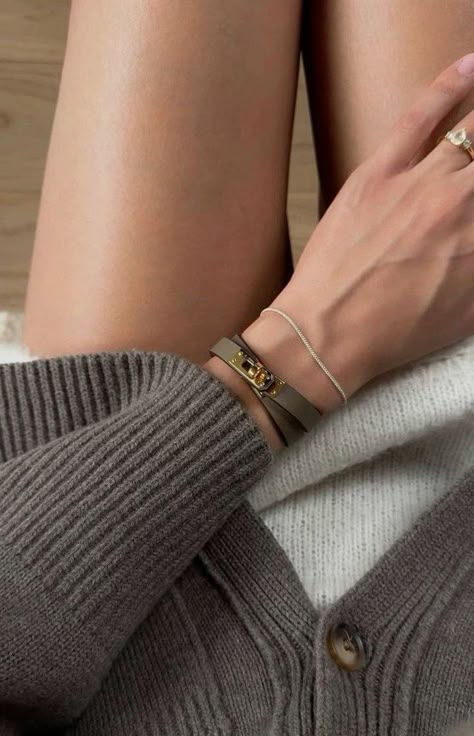 Hermes Bracelet, Hermes Jewelry, Instagram Lifestyle, Golden Girl, Jewelry Lookbook, Jewelry Photography, Girly Jewelry, Dream Jewelry, Cute Jewelry