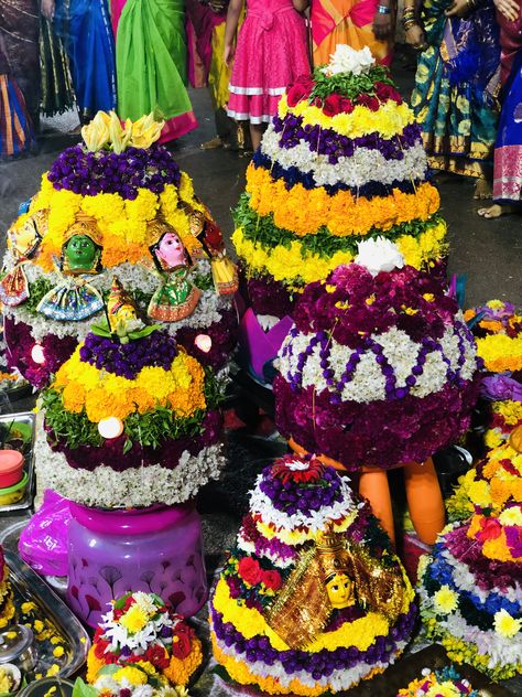 Batukamma Images, Festivals Of India, Cute Quotes For Life, Cute Quotes, Ganesha, Festival Captain Hat, Indian Fashion, Captain Hat, India