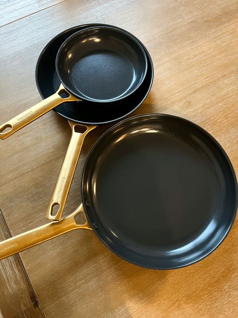 They come in lots of colors! Prettiest Frying Pans - Luxury Kitchen Accessories - Black and Gold Kitchen - Dream Kitchen - ceramic frying pans - black and gold pots and pans - ceramic pots and pans - pretty kitchen - aesthetic kitchen Pots And Pans Aesthetic, Frying Pan Aesthetic, Gold Pots And Pans, Chicago Kitchen, Black And Gold Kitchen, Omelette Pan, Kitchen Pans, 1st House, Kitchen Ceramic