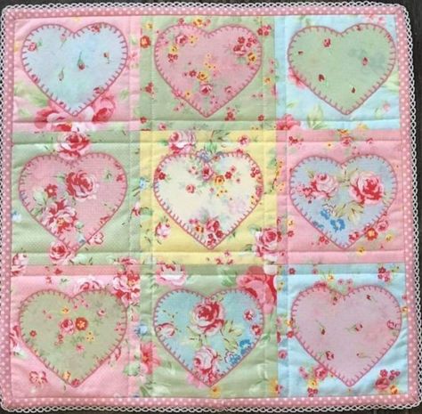 Shauna Ewing's Valentine's mini quilt, fabrics are Lecien Antique Flower Collection in pastel. Squares are 5", so quilt is 16" x 16" Pastel Quilts, Novelty Quilts, Paper Quilts, Patchwork Decor, Jeanne Marie, Block Quilts, Big Block Quilts, Paper Quilt, Round Robin