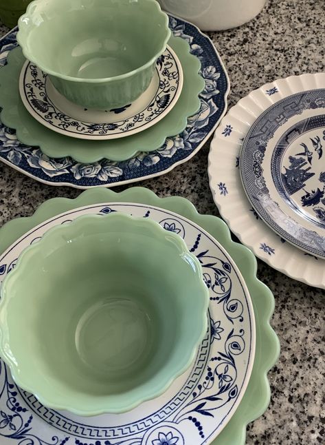 Green And Blue Kitchen Decor, Blue White Green Tablescape, Grandmillenial Table Setting, Jadeite Table Setting, Jadeite Tablescape, Blue And Green Table Setting, Blue And White Tablescapes, Green Tablescape, Chinoiserie Plates