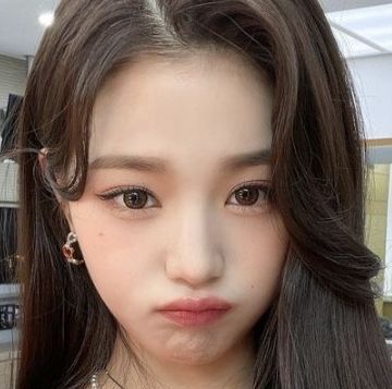 #ive #izone #i've #jangwonyoung #wonyoung #jennie #kpop #korean #korea #seoul Angry Face, Girls Together, Glowing Makeup, Ideas For Instagram Photos, 가을 패션, Just Girl Things, Iz One, Girl Icons, Kpop Girl Groups