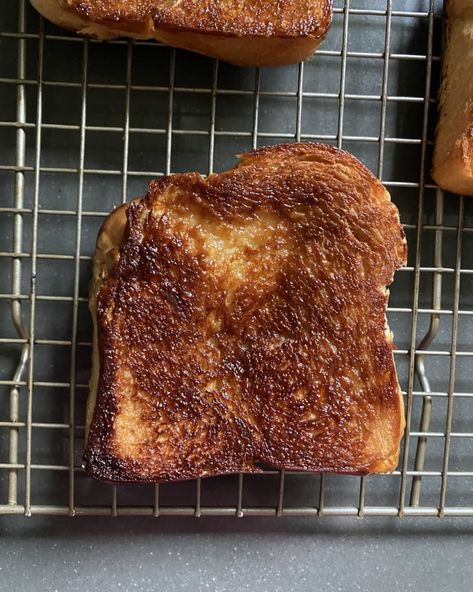 Brown Butter Toast, Brown Sugar Bread, Breakfast Entrees, Breakfast Feast, Autumn Breakfast, Toasted Crostini, Butter Toast, Buttered Toast, Breakfast Pastry