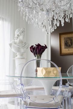 Ghost Chairs Dining, Black Round Dining Table, Lucite Furniture, Apartment Dining, Ghost Chairs, Interior Design Resources, Contemporary Dining Room, Room Display, Chairs Dining