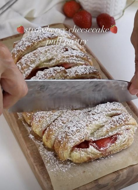 Cheesecake Puff Pastry, Camila Hurst, Puff Pastry Recipes Dessert, Pastries Recipes Dessert, Puff Pastries, Puff Pastry Desserts, Sweet Pies, Coffee Cakes, Puff Pastry Recipes