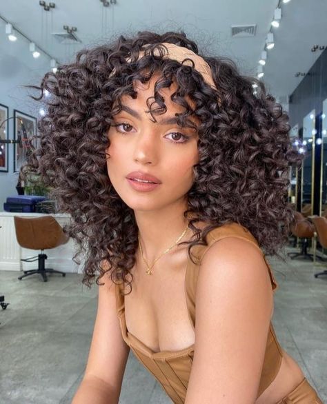 Hairstyle Ideas Easy, Easy Hairstyle, Hairdos For Curly Hair, Curly Hair Inspiration, Curly Hair With Bangs, Hair Crush, Curly Hair Cuts, Hair Routines, Long Curly Hair