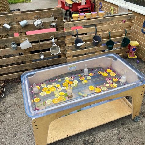 Outdoor Water Area Eyfs, Water Area Eyfs Indoor, Eyfs Water Area, Water Area Eyfs, Nursery Ideas Eyfs, Curiosity Approach, Outdoor Learning Spaces, Eyfs Classroom, Continuous Provision