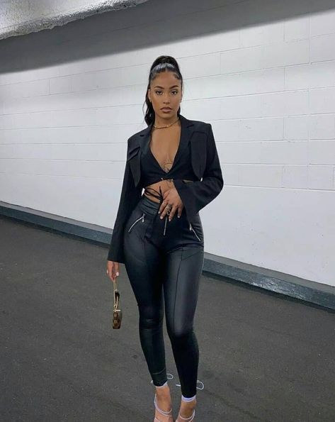 Leather Leggings Outfit Night Going Out, Leather Leggings Outfit Night, Leather Pants Outfit Going Out, Crop Blazer Outfit, Cropped Blazer Outfit, Rebellious Fashion, Waist Blazer, Leather Leggings Outfit, Leather Pants Outfit