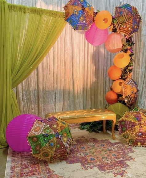 Gallery — Event Envy Gaye Holud Decorations At Home, Gaye Holud Decorations, Dholki Ideas At Home, Mehndi Night Decoration, Dholki Decor Home, Mehndi Decor At Home, Mehndi Decoration Ideas At Home, Mehendi Backdrop, Dholki Ideas