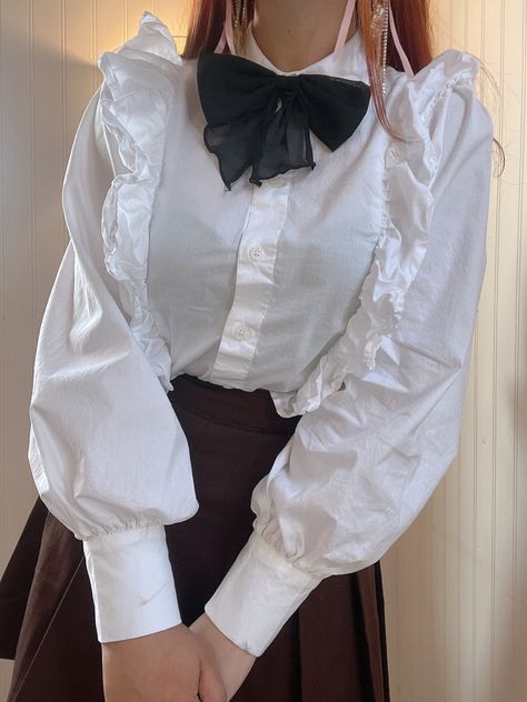 #lightacademia #coquette #coquetteaesthetic #aestheticedits #oldmoney #oldmoneyaesthetic Light Academia Outfit, Light Academia, Old Money Aesthetic, Old Money, Fashion Inspiration, Classic Style, Ruffle Blouse, Cute Outfits, Money