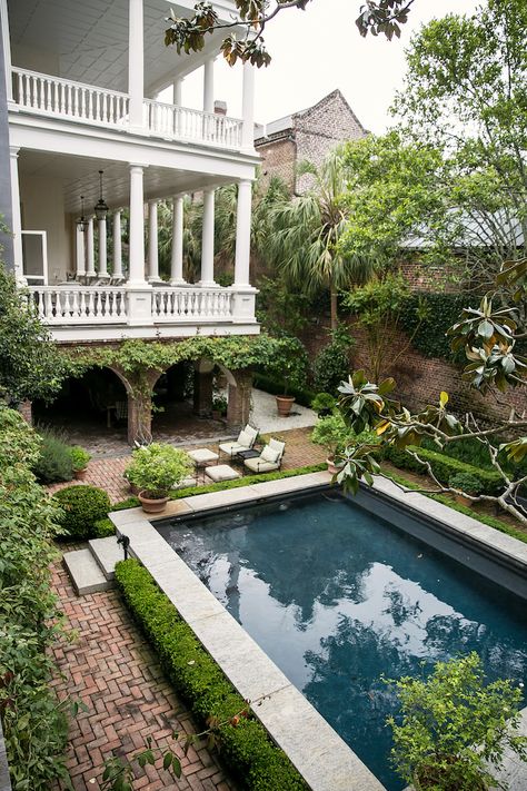 48 Hours in Charleston - Quintessence Charleston Style, Charleston Homes, Backyard Paradise, Southern Home, Garden Pool, Backyard Oasis, Pool Houses, Landscape Architect, Backyard Pool