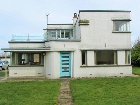 Art Deco Exterior, Art Deco Houses, Art Deco House, Art Deco Homes, Bauhaus Architecture, Deco House, Norfolk England, Modernist House, Streamline Moderne