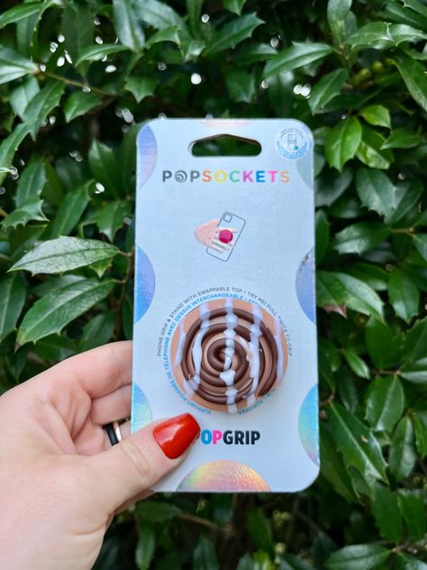 Clay Popsocket, Clay Pop Socket, Popsockets Phones, Pottery Crafts, Cinnamon Roll, Miniature Food, Cinnamon Rolls, Cinnamon, Polymer Clay