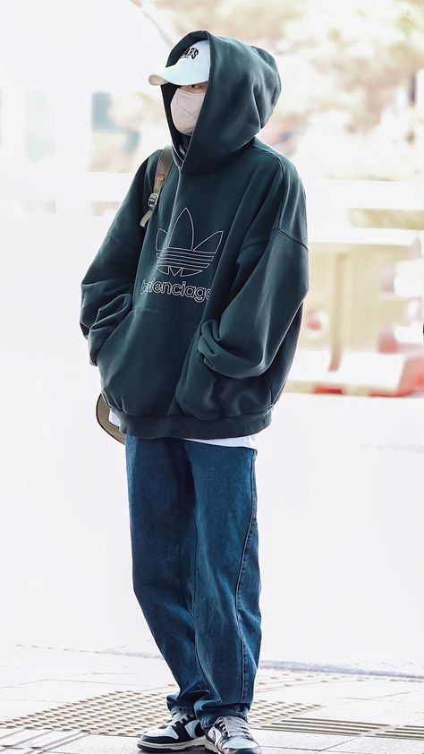 Stray Kids Fashion, Skz Hyunjin, Fashion 2024, Japan Fashion, Airport Style, Airport Outfit, Kpop Outfits, Kpop Fashion, Outfits Aesthetic