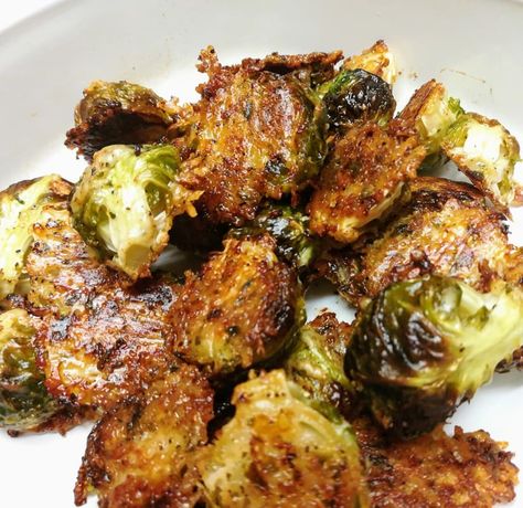 Crispy Parmesan Brussels Sprouts Garlic Parmesan Brussel Sprouts, Garlic Roasted Brussel Sprouts, Parmesan Brussel Sprouts, Nutritional Yeast Recipes, Yeast Recipes, Roasted Brussel, Tasty Videos, India Food, Roasted Brussel Sprouts