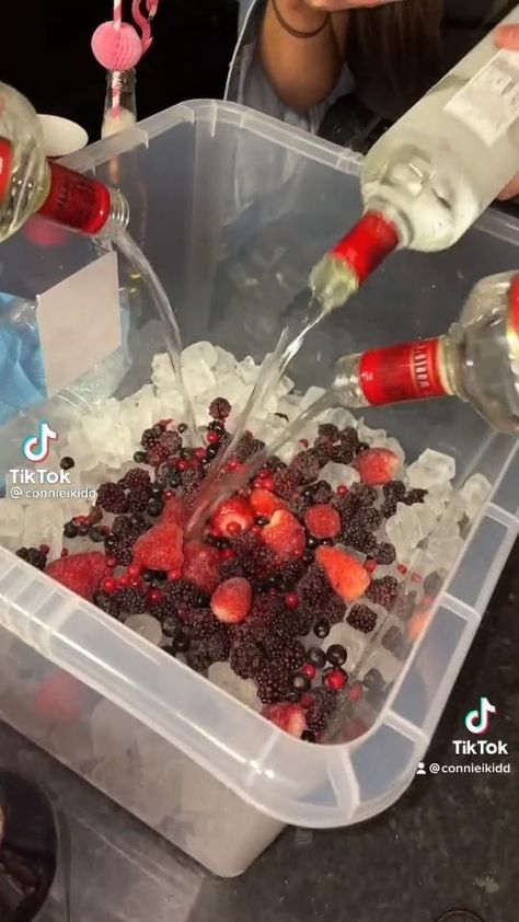 Alcoholic Drinks Summer, Drink Video, Fun Drink Recipe, Drinks Summer, Drinking Games For Parties, Summer Drinks Alcohol, Yummy Alcoholic Drinks, Pink Drink, Drinks Alcohol